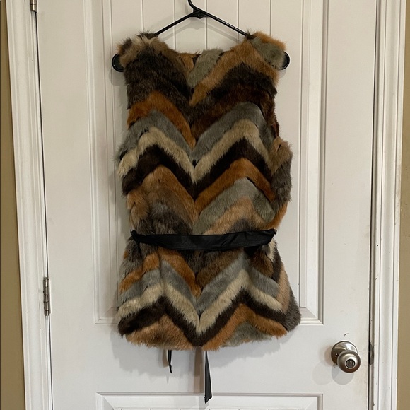 Refuge Brown/gray/tan Faux Fur large Vest with removable Belt. EUC - Picture 5 of 7